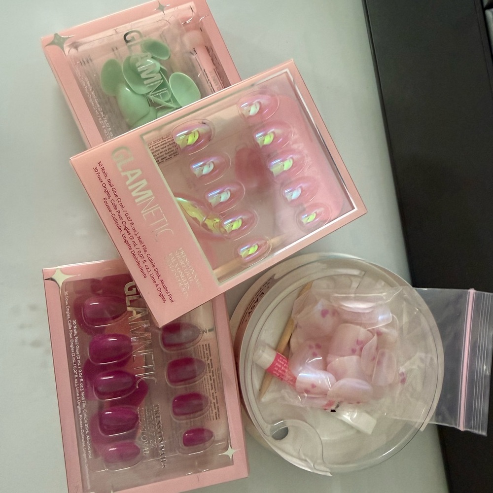 Glamnetic Press-On Nail Set bundle